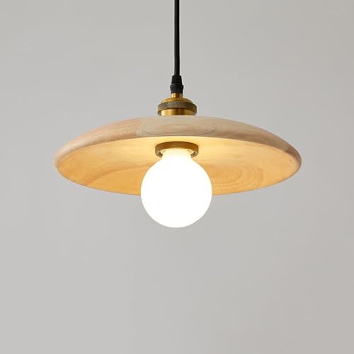 Plafonnier en bois de ferme et laiton pour illuminer vos soirées au salon
