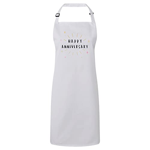 Anniversaire de mariage fêté en cuisine avec un tablier blanc