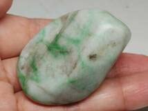 Amazon.co.jp: 白緑 82g (k) 翡翠 原石 ヒスイ 鉱物 鑑賞石