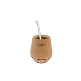 IMPORTANTE - CURAR EL MATE ANTES DE USARLO: Como todo mate de madera o calabaza ES IMPESCINDIBLE CURARLO. ¿Cómo curarlo?: Lavar muy bien el mate. Untar el interior levente con mantequilla. Rellenar el mate con la yerba usada de la última cebada. Humedecer la yerba con agua tibia y dejar reposar la yerba durante 24 h. Repetir el proceso durante 2 o 3 días. Durante este proceso puede aparecer humedad en el exterior, esto desaparecerá cuando se hayan sellado las fibras en el proceso de curado.