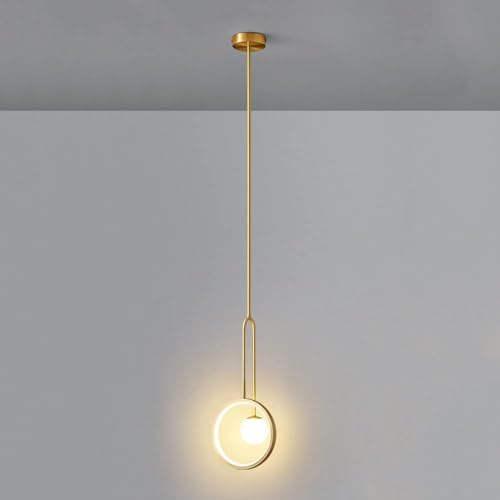 Lustre en laiton pour éclairer un salon à haut plafond
