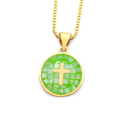 Collier croix en coquille et maille dorée, le cadeau mixte avec boîte à bijoux