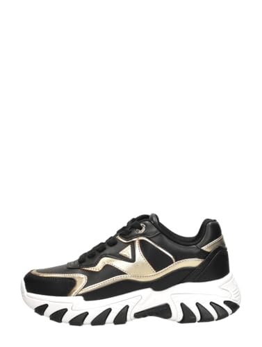 Baskets noires Guess en cuir pour un style urbain et chic au quotidien