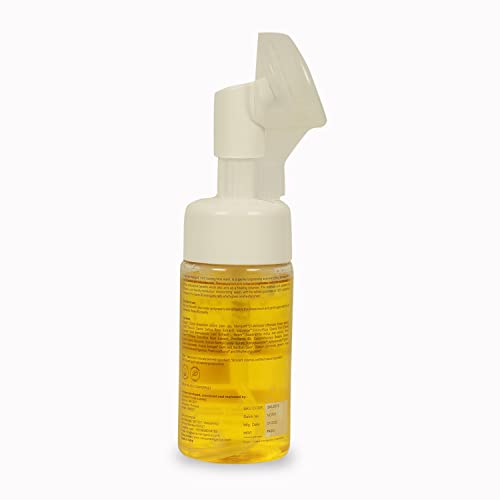 Mild foaming face cleanser enriched with Orange and marigold extracts with silicon brush
