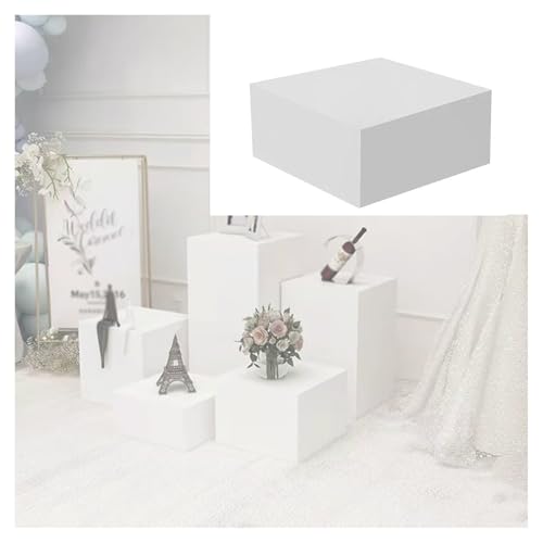 Présentoir de mannequins en socle carré pour vitrine de mariage féerique
