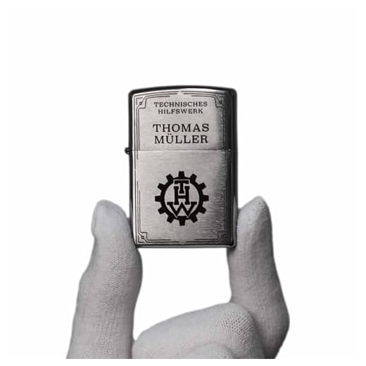 Technisches Hilfswerk (THW) Geschenk – Offizielles Abzeichen, Hochwertiger THW-Accessorie und Dekotation für THW-Mitglieder und Fans des Katastrophenschutzes (Sturmfeuerzeug (Zippo))