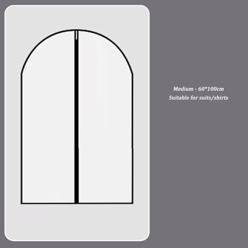 Rangement dans l'armoire facilité avec la housse vêtements