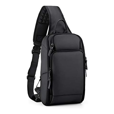 FANDARE Herren Brusttasche Schultertasche Sling Bag Rucksack mit USB Umhängetasche Grosse Kapazität Sporttasche für Wandern,Abenteuer,Sport, Reisen Wasserdicht Polyester Schwarz Cover