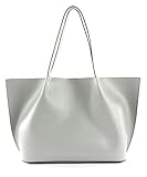 Das glatte Leder und die moderne Form verleihen der COCCINELLE Tasche einen besonders hochwertigen Look. Das Hauptfach ist äußerst geräumig und so ist der Shopper ideal für den Alltag. Eine kleine Kosmetiktasche befindet sich ebenfalls im Hauptfach. Maße: 52 x 31 x 6 cm