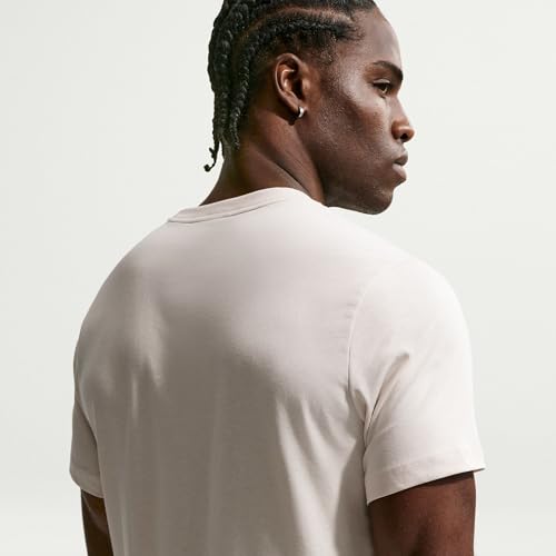 Image of Nike Men's Sportswear Club T-Shirt
