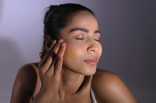 Image of Kumkumadi Rejuvenating and Restoring Face Serum with Saffron, Ayurvedic Lightweight Serum for Radiance, Hydration and Even-Looking Skin Tone, All Skin Types, Unisex, 15 ml