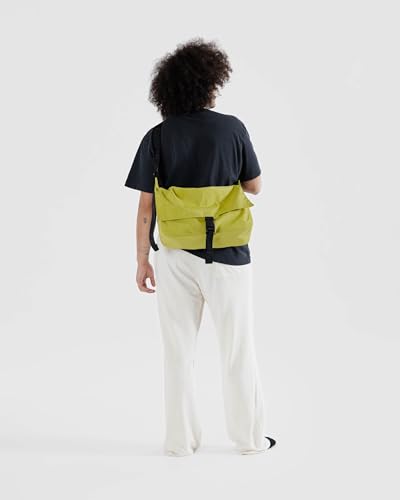 BAGGU Nylon Messenger Bag2
