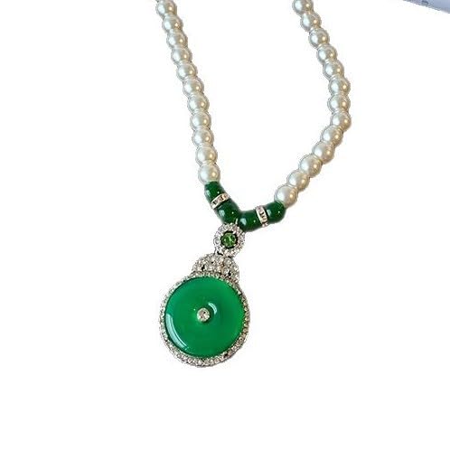 Collier perles vertes style chinois parfait pour vos tenues de vacances d'été
