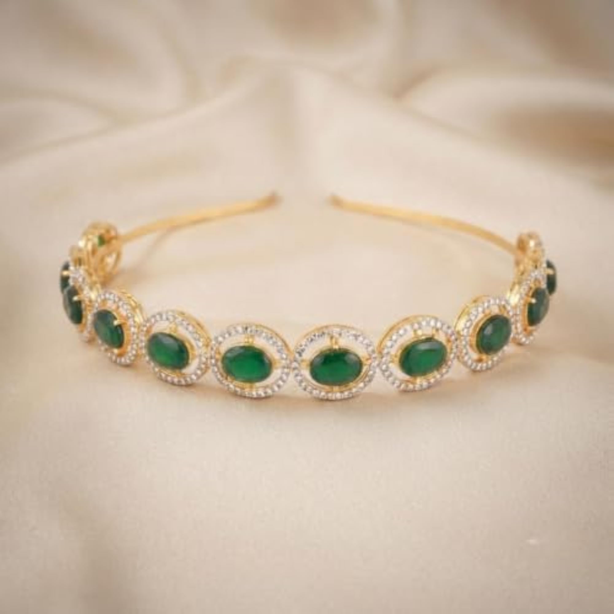 Traditional Kundan Mathapatti with Emerald Green Stones