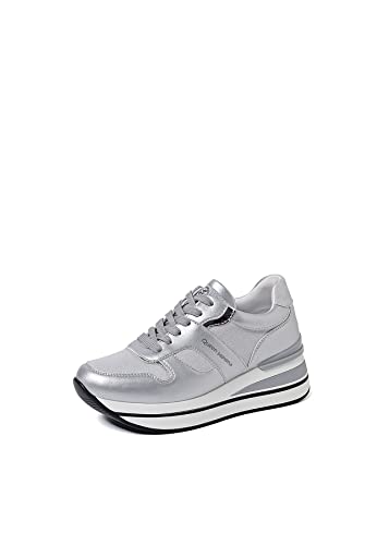 Aggiungi un tocco di stile al tuo abbigliamento con le nostre sneakers: dal design minimalista ed elegante, puoi finalmente sperimentare nuovi stili e valorizzare il tuo guardaroba con un tocco di eleganza senza tempo