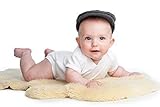 durch die medizinische Gerbung (Relugan-Gerbung) sind die Felle bei 30° Grad waschbar. Eine Pflegeanleitung liegt bei jedem Fell bei. Ein naturbelassenes, hochwertiges Baby Lammfell das ganzjährig einsetzbar ist und in keinem Baby Zimmer fehlen sollte
