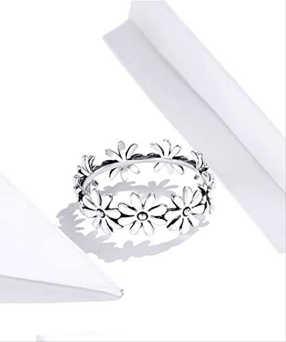 Bijoux de groupe empilable marguerite aux finitions ciselées précieuses