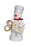 Volkskunst aus dem Erzgebirge und die filigrane Holzverarbeitung vereinigen sich in dieser schönen Weihnachtsfigur die im Herzen des Erzgebirges hergestellt wird