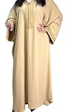 1️⃣ ✨ ÉLÉGANCE ORIENTALE — Caftan marocain traditionnel beige avec finitions dorées et broderies artisanales, idéal pour toutes les occasions. 2️⃣ 🦋 MANCHES CHAUVE-SOURIS — Coupe ample avec manches larges pour une liberté de mouvement maximale et un tombé fluide. 3️⃣ 💎 COL V BRODÉ — Ornements délicats sur l’encolure et les manches avec boutons décoratifs assortis. 4️⃣ 🌿 SATIN PREMIUM — Tissu polyester satiné haute qualité, à la texture douce et au rendu luxueux. 5️⃣ 🇲🇦 ARTISANAT MAROCAIN — Confectionné à la main au Maroc, lavage délicat recommandé, taille unique convenant à toutes les morphologies.