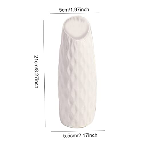 Vase en plastique blanc à design géométrique et finition mate raffinée