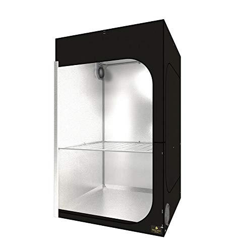 Dark Street 120 x 120 x 198 cm R4.00