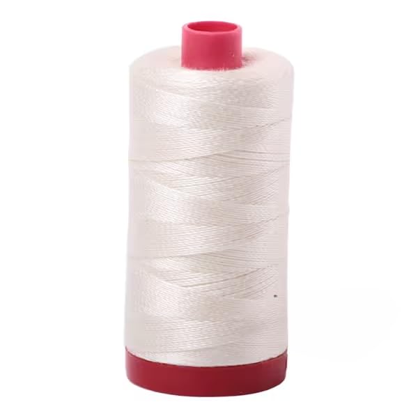 Fil de coton 12 W Aurifil craie #2026 en bobine de 300 mètres