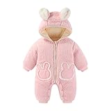 Confectionné dans un tissu doux et respirant, il confort optimal tout au long de la journée et respecte la peau délicate de votre tout-petit pour des jeux et une détente sans contrainte. Son design polyvalent est idéal pour de nombreuses occasions, du quotidien décontracté au confort douillet à la maison ou pour des soirées à thème.