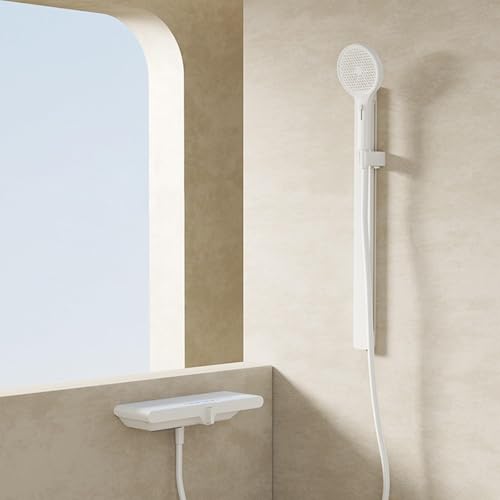 Il rubinetto della vasca è controllato da una singola maniglia e il 130 può accendere o spegnere il mixer a roda singolo, rendendo facile regolare la temperatura e il flusso dell'acqua.