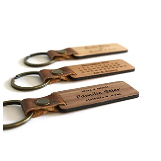 Personalisierter Schlüsselanhänger, Anhänger mit Schlüsselring, aus Holz mit individueller Gravur, Geschenk für Weihnachten, zum Geburtstag, Valentinstag uvm.