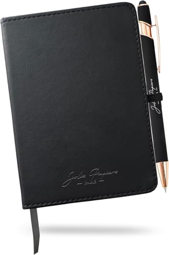 Jolis Papiers | Carnet de notes personnalisé de poche A6 et Stylo 2 en 1 assorti, 184 pages blanches, ligné, Idée cadeau à petit prix (Vierge, Noir SimiliCuir-A6)