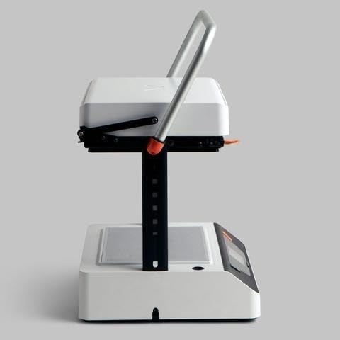 Amazon.co.jp: コンパクトデスクトップ真空成型機 Vaquform DT2 : 産業