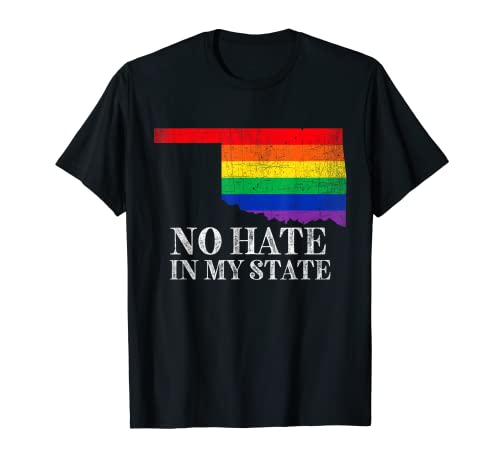 Bandera arcoíris del orgullo LGBT de Oklahoma con texto en inglés "No Hate In My State" Camiseta