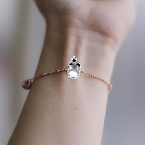 Pulseras de abalorios con calaveras de plata para un look rockero 4