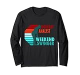 Esta imagen dice Workday Analyst Weekend Swinger e incluye fondo Sunset con golfista