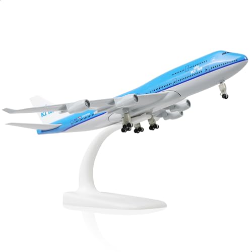 Materiale e rivestimento>-Il 90% dell'intero modello aeronautico è realizzato in fusione di metallo in lega di zinco di alta qualità, che è resistente e durevole e non arrugginisce.' La sua superficie è accuratamente dipinta con colori vivaci e lucentezza brillante. Ti offriamo una varietà di lavori di verniciatura per replicare con precisione i veri aerei Airbus. Non importa quale livrea aeronautica scegli, puoi ammirare i dettagli squisiti di questo modello di aereo Boeing.