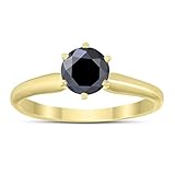 Un hermoso diamante negro redondo de 1/2 quilates está engarzado en un anillo solitario clásico fabricado en oro amarillo de 14 K.