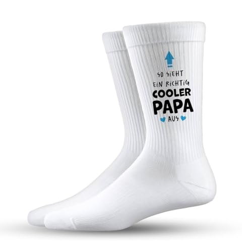 Tassenbrennerei Lustige Socken für Papa mit Spruch So sieht ein richtig cooler Papa aus Vatertagsgeschenk Herrensocken (Schwarz/42)