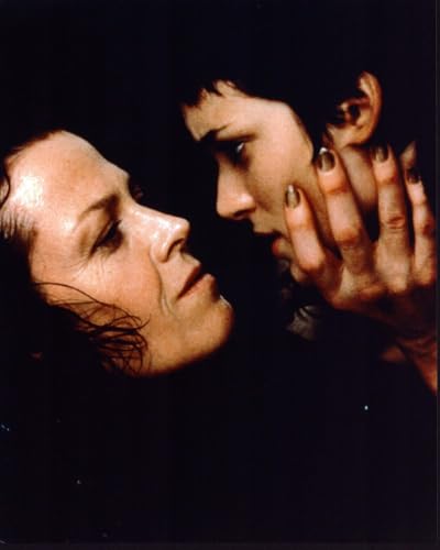 Posterazzi Sigourney Weaver And Winona Ryder Close...
