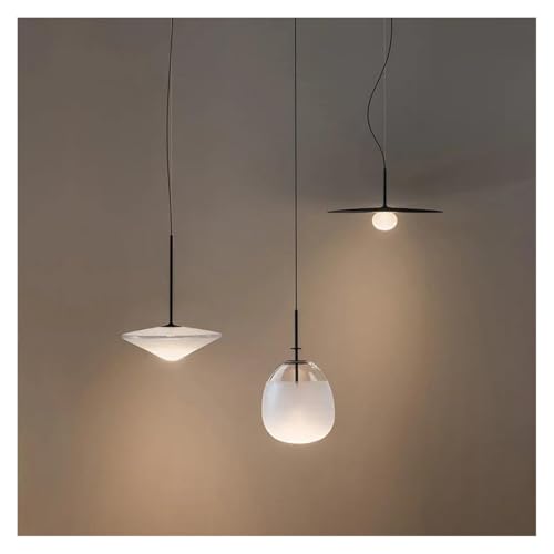 Lampe suspendue en verre pour optimiser espace de chevet