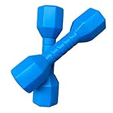 A los niños siempre les encanta fingir actuar como un adulto. Al igual que mamá o papá usando pesas de entrenamiento de equipo de fitness.