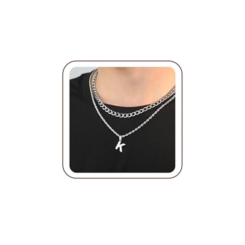 Collier homme lettre personnalisée pour sublimer un style urbain chic au quotidien