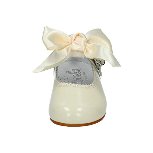 Merceditas Mercedes para niña de piel charol beige 4199 ideales para ceremonias en talla 30 2