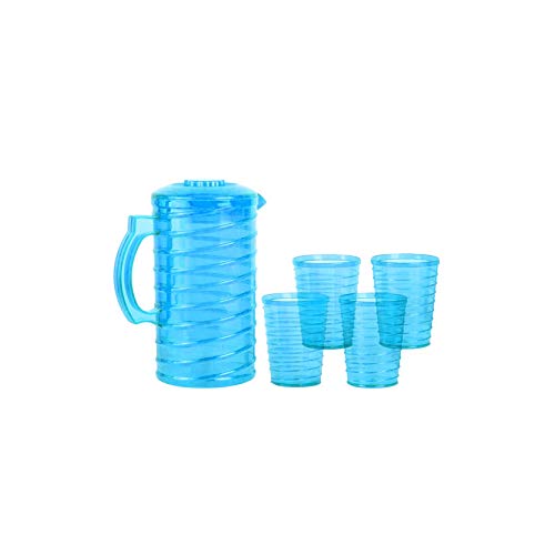 Bravissima Kitchen puede con 4 vasos de plástico