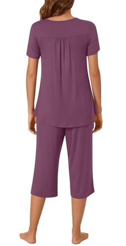 Image of Womens Summer Pajama Sets 2 Piece Short Sleeve Top and Capri Pants Plus Size Ladies Lounge Pjs Sets with Pockets