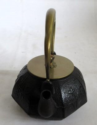 鋳鉄製 花模様 鉄瓶 鉄瓶 八角四季 花鳥地紋 銅蓋付 お茶席道具 鋳鉄製 花模様 鉄瓶 鉄瓶 八角四季 花鳥地紋 銅蓋付 お茶席道具