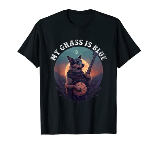 Cool Dog Playing a Banjo Bluegrass My Grass is Blue Design Maglietta