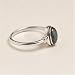 Imagen de Anillo ovalado de plata de ley 925 con labradorita