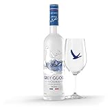 Die beiden Inhaltsstoffe von Grey Goose Vodka sind vom Feld bis zur Flasche rückverfolgbar. Der Produktionspozess wird von Grey Goose Kellermeister François Thibault überwacht , um einen unvergleichlichen Vodka herzustellen.