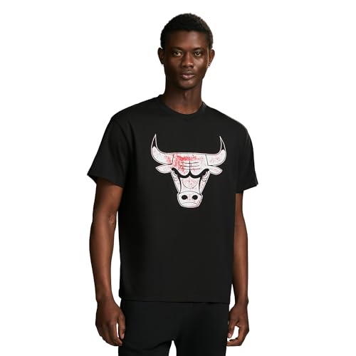 GAME 7 x NBA Officially Licensed Men’s Short Sleeve Spray Paint Shield Team Logo Graphic Crewneck T-Shirt