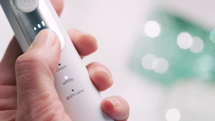 Electric toothbrush uses advanced tech for teeth whitening